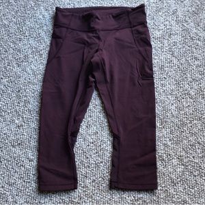 Lululemon maroon Capris 🍋